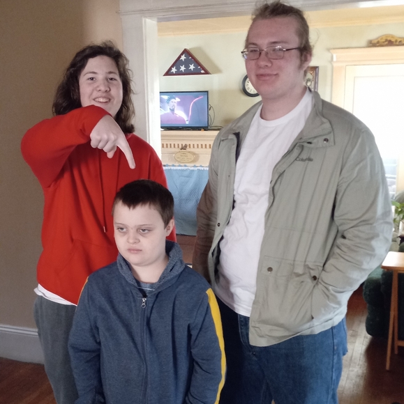 Meet your Posher, Sara - Picture 2 of 4